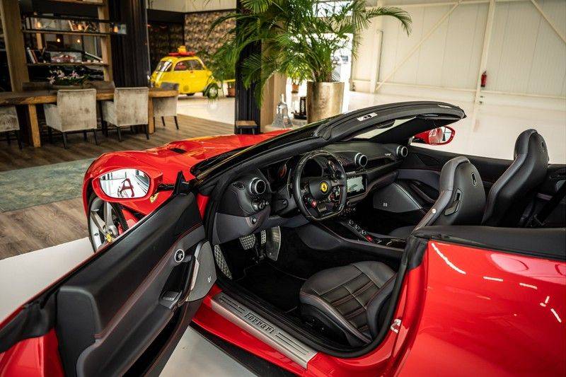 Ferrari Portofino 3.9 V8 HELE | TwoTone Exclusive | Carbon | Passengerdisplay | Memory | Sportstoelen afbeelding 13