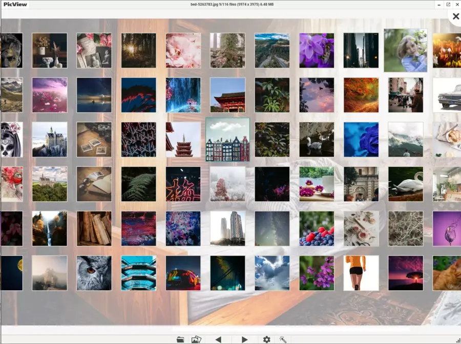 PicView horizontal image gallery, using light theme