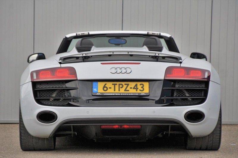 Audi R8 Spyder 5.2 V10 FSI / Akrapovic / Carbon Pack / B & O / Ceramic / Camera / Audi Exclusive / Cruise afbeelding 24