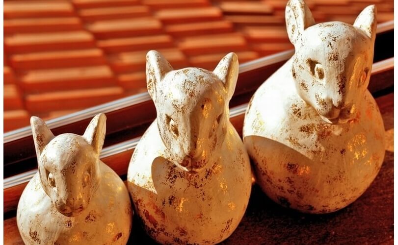 een groep van handbeschilderde konijnen
