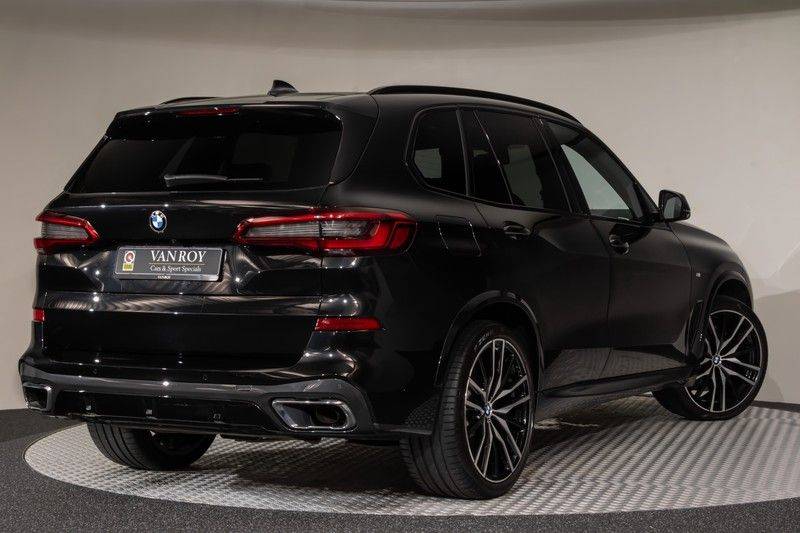 BMW X5 M40i xDrive 340pk Panoramadak VirtualCockpit ShadowLine Sportleder+Memory Head-Up HarmanKardon Luchtvering Laserlicht AmbientLight Keyless Sportuitlaat 22” 360Camera ParkAssist Pdc afbeelding 9