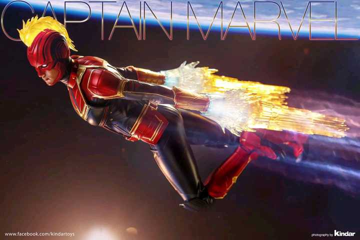 Hot Toys Captain Marvel 1/6 Action Figure