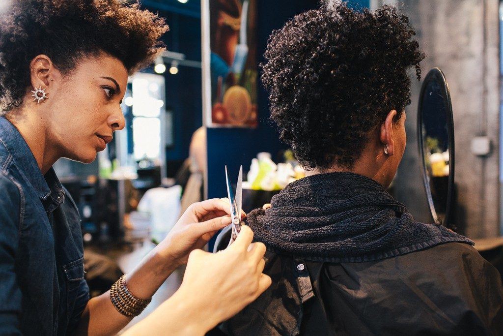 How to Find the Right Salon for Naturally Curly Hair 