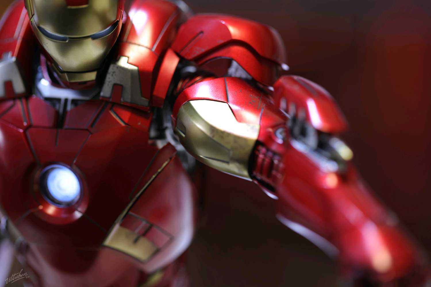 Hot Toys Metal Iron Man Mark VII