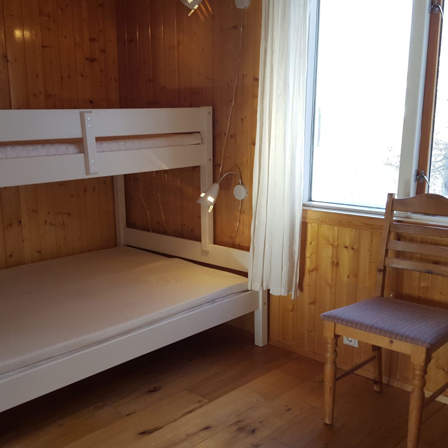 Perfect for children: bedroom with bunk bed, open to the living room