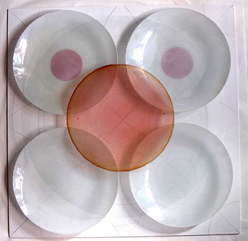 <p>Ausstellung Romont 2002 – Glasfusing, Glasmalerei, Holz</p>

