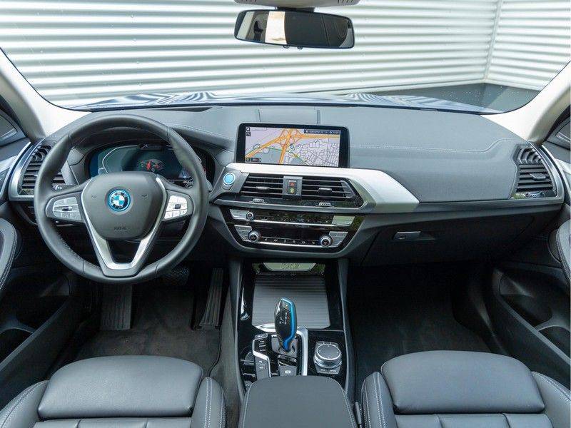 BMW iX3 High Executive - Direct Beschikbaar! afbeelding 15