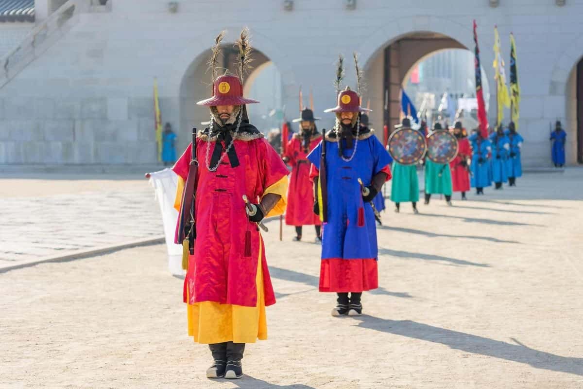 Traditional Korean nobles wearing hemp fabric