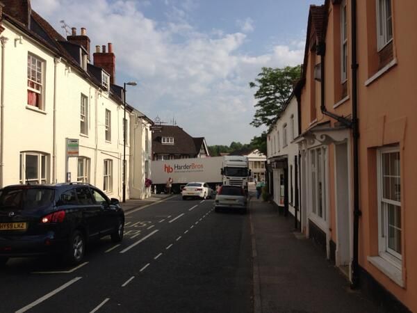 oh my god twitter doesn’t include alt text from images in their API