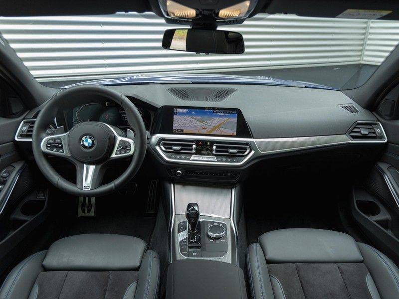 BMW 3 Serie Touring 330i M-Sport - Panorama - Driving Assistant Professional - DAB afbeelding 13