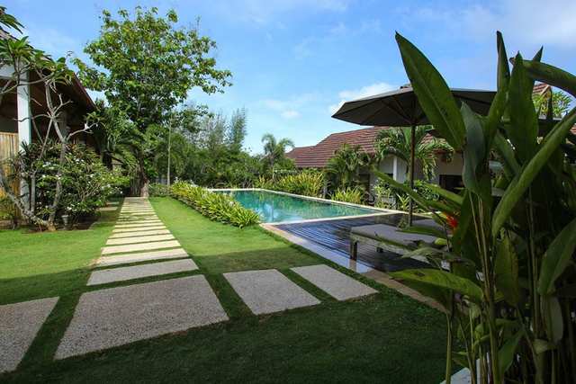Casa Asia offre 10 camere affacciate sulla piscina.