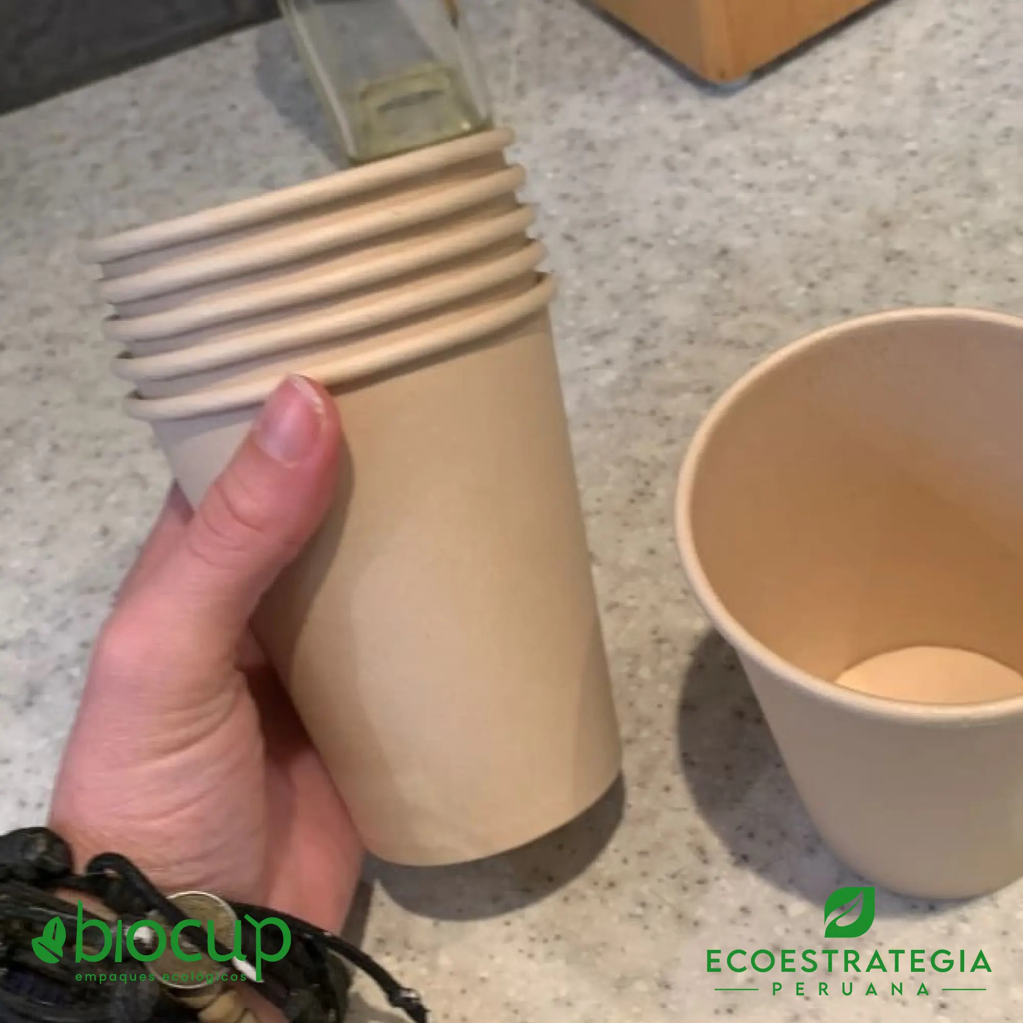 El vaso biodegradable de 10oz EP-B10, conocido como vasos de bambú biodegradables 10 oz, vasos compostable 10 oz, vaso desechable bambú, vasos biodegradable de bambú por mayor, vaso compostable 10 oz , vaso bambú, vaso bioform 10 oz, vaso bioform 12 oz, vaso pamolsa biodegradable, vaso por mayor, vaso compostable marrón, vasos para café Perú, vasos personalizable biodegradable, vaso hermético para delivery, vasos biodegradables para delivery, mayoristas de vasos biodegradables, distribuidores de vasos biodegradables, importadores de vasos biodegradables, vasos biodegradables eco estrategia peruana