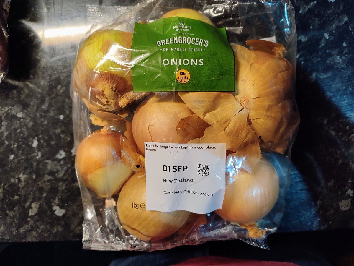 oh my god twitter doesn’t include alt text from images in their API