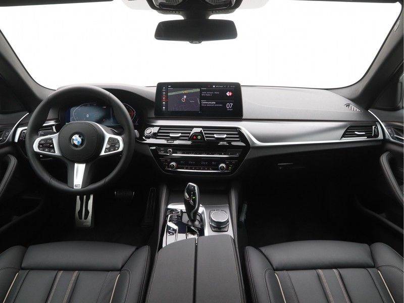 BMW 5 Serie Sedan 520i High Executive M-Sport Automaat afbeelding 13