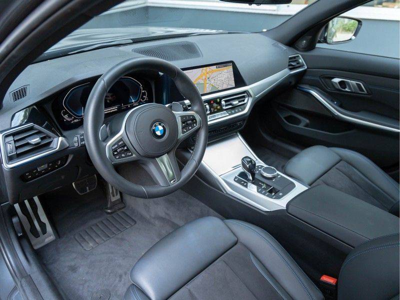 BMW 3 Serie Touring 330e xDrive M-Sport - Panorama - Active Cruise - Harman Kardon - Camera afbeelding 12