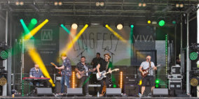 Lingfest 2019 Groove Hoover Band on stage with green and yellow spotlights ©Brett Butler