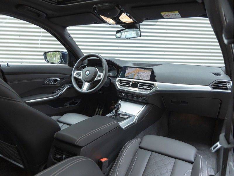 BMW 3 Serie 330e M-Sport - Individual - Dak - ACC - Harman Kardon - Trekhaak afbeelding 3