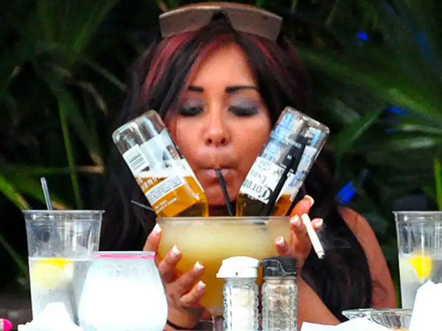 Snooki drinking heavily during the Jersey Shore Drinking Game