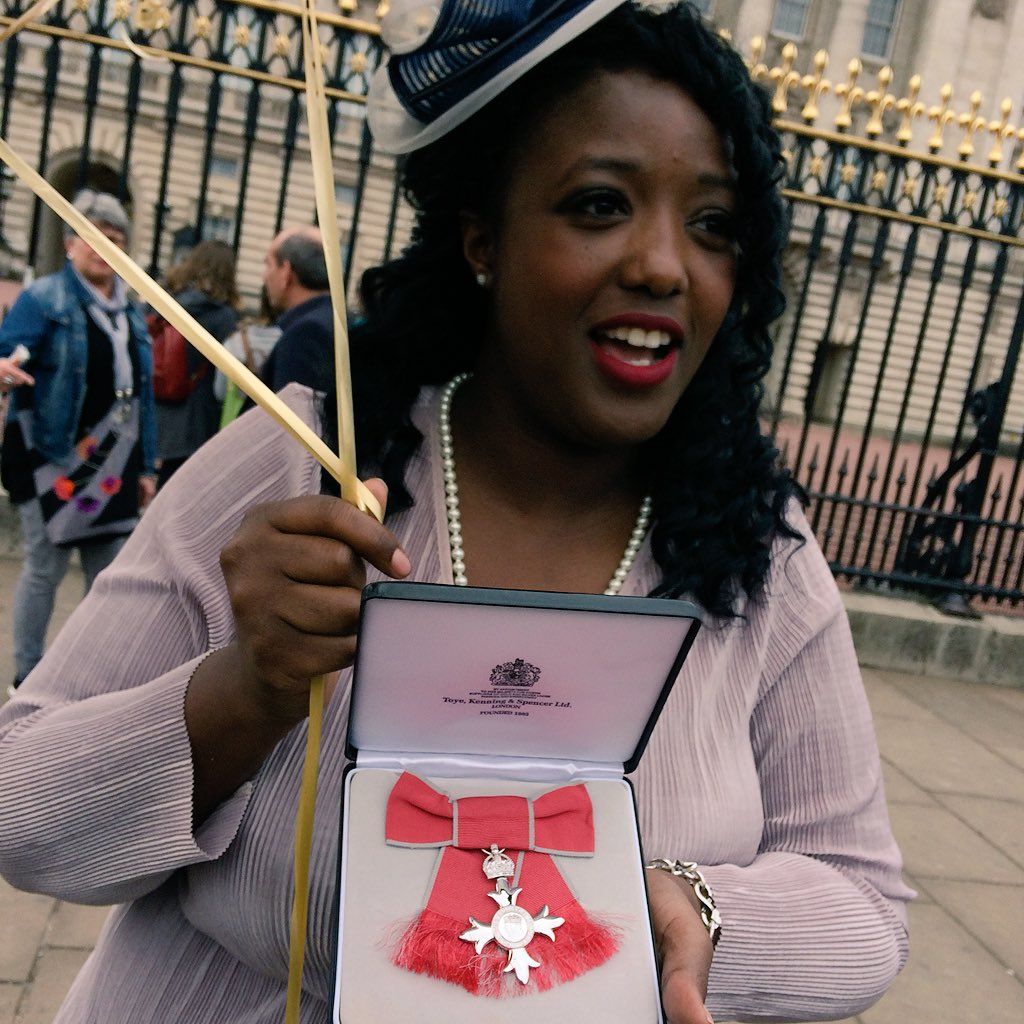 oh my god twitter doesn’t include alt text from images in their API