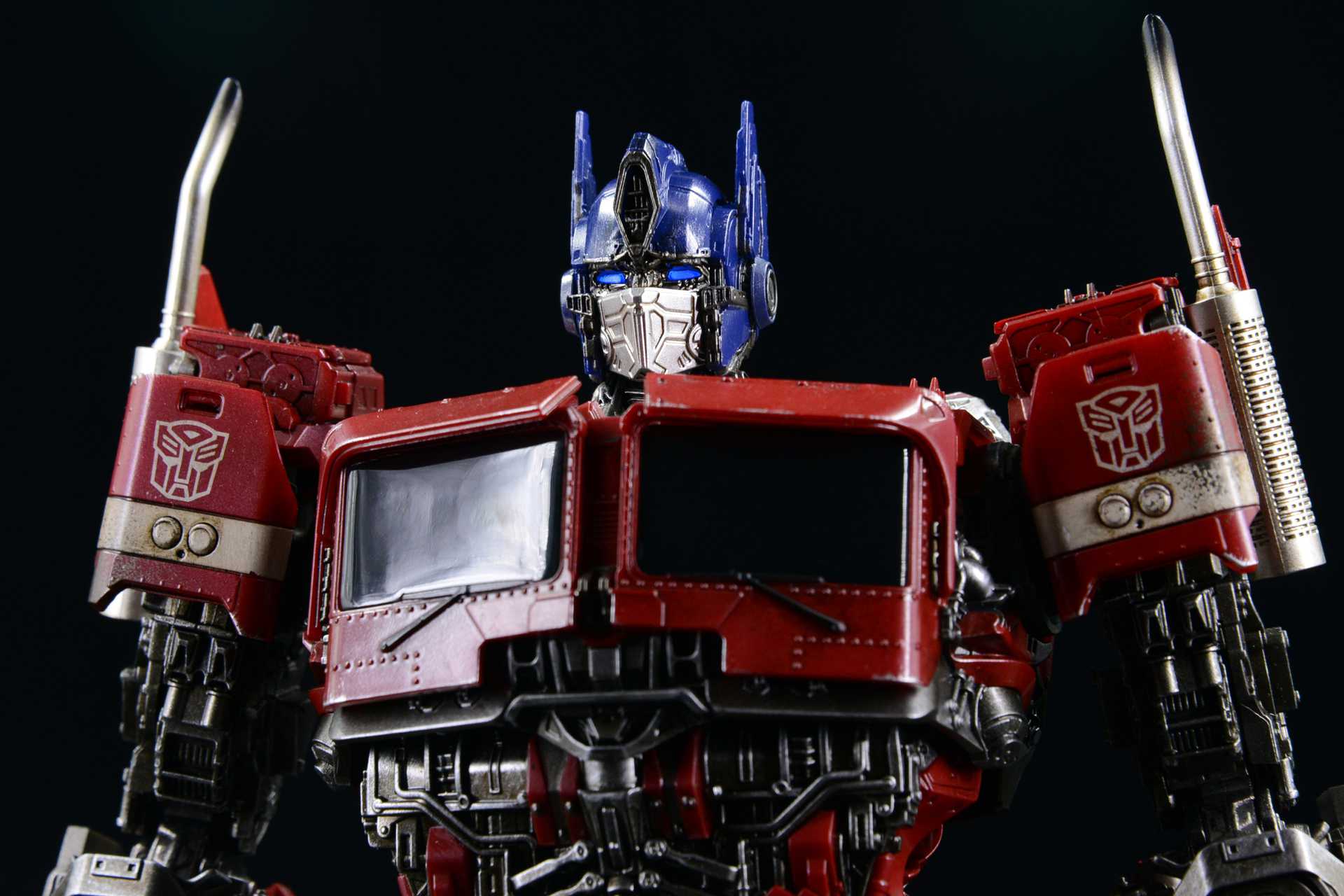 ThreeA Optimus Prime DLX Scale