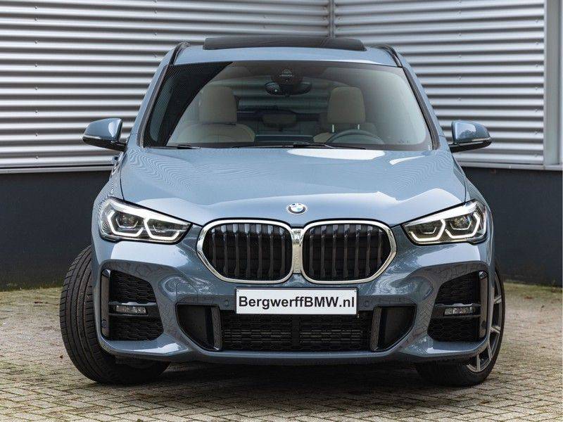 BMW X1 xDrive20i High Executive - M-Sport - Memoryzetel - Trekhaak - Panorama afbeelding 4