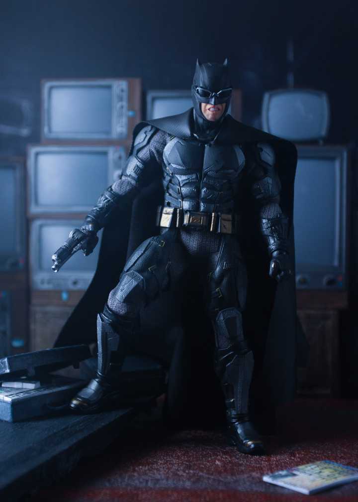 mezco one 12 tactical suit batman