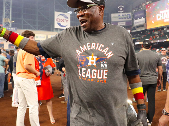 Why Does Dusty Baker Wear Gloves | Houston Astros Mgr World Series