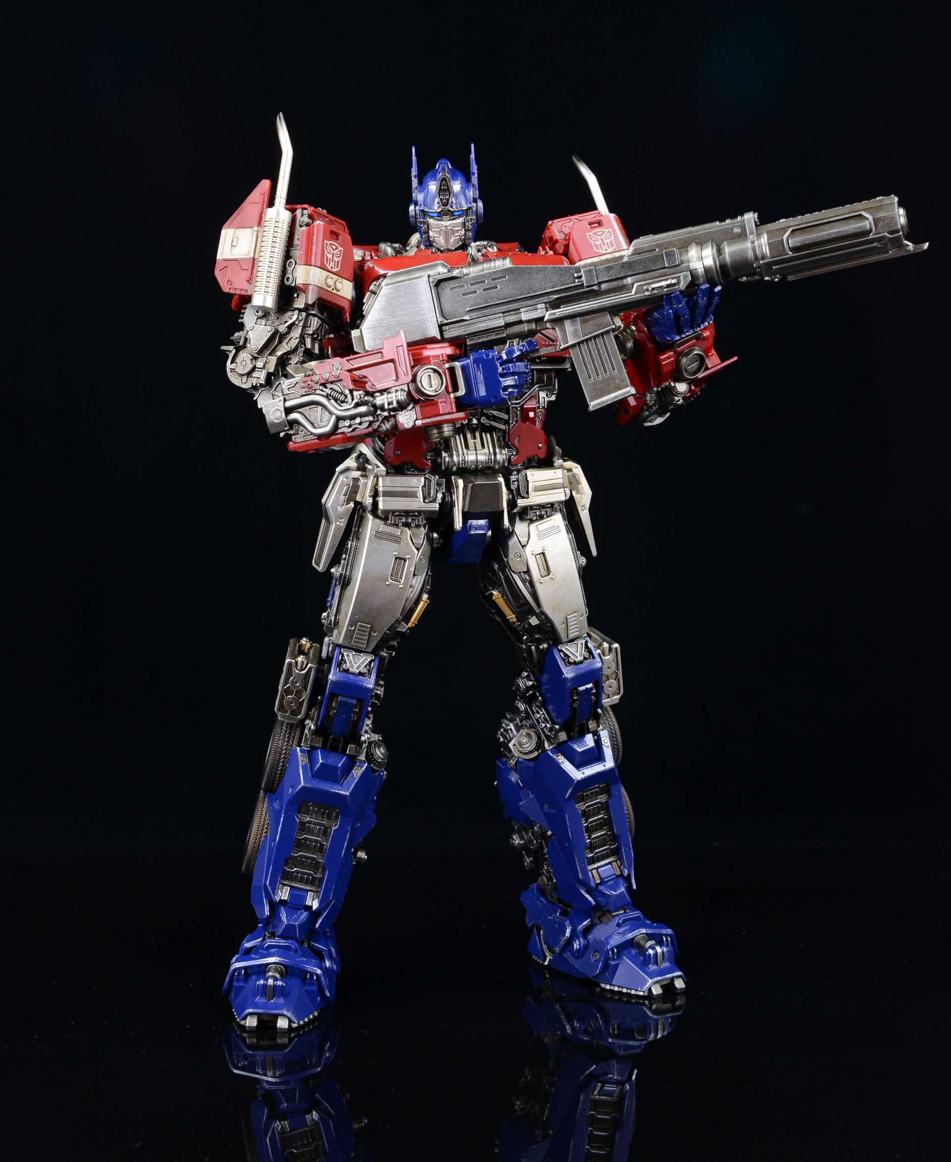 ThreeA Optimus Prime DLX Scale