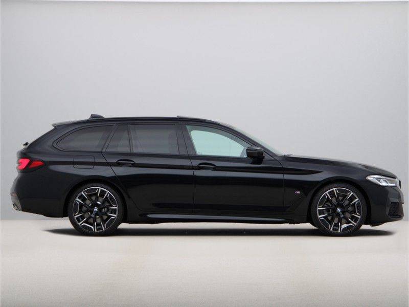 BMW 5 Serie Touring 520i High Executive Model M-Sport afbeelding 8