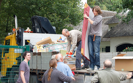 Vrachtauto uitladen