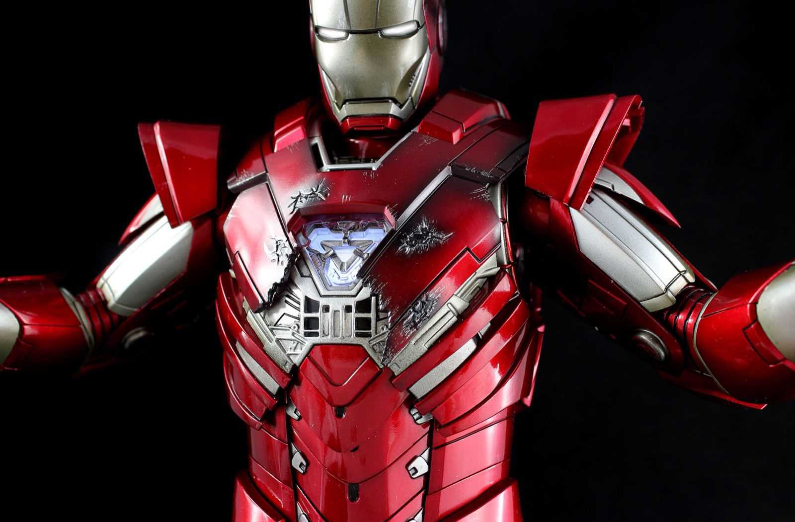 Hot Toys Iron Man MK33 1/6 Figure