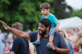 Lingfest 2019 happy dad high fiving a friend with son on shoulders ©Brett Butler
