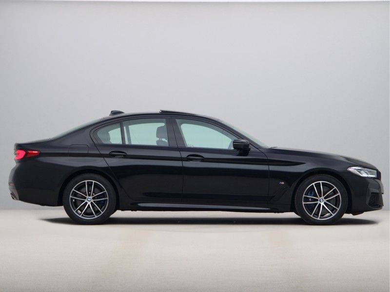 BMW 5 Serie 530d xDrive High Executive Sedan afbeelding 8