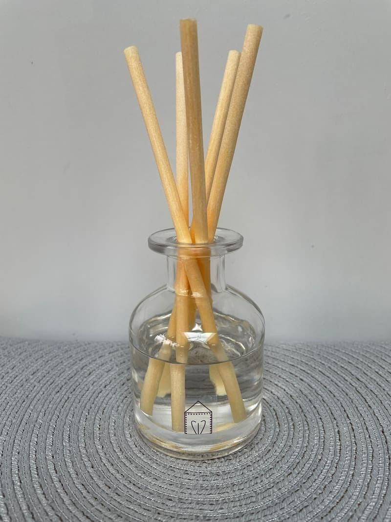 Glass bottle with natural chunky 6mm fibre reeds