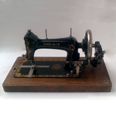 atlas deluxe sewing machine