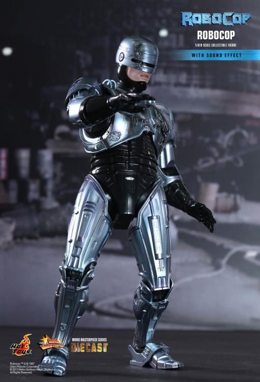 Hot Toys RoboCop MMS202D04 RoboCop 1/6th Scale Collectible Figure