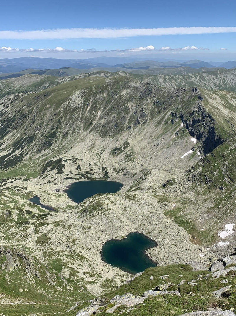 Lacul Roșiile cu vedere din Vârful Parângul Mare