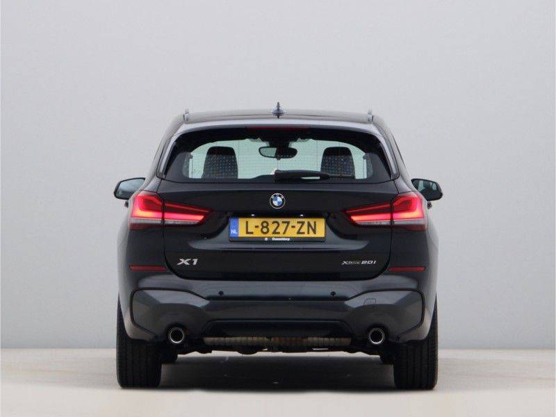 BMW X1 xDrive20i M Sport High Executive afbeelding 10