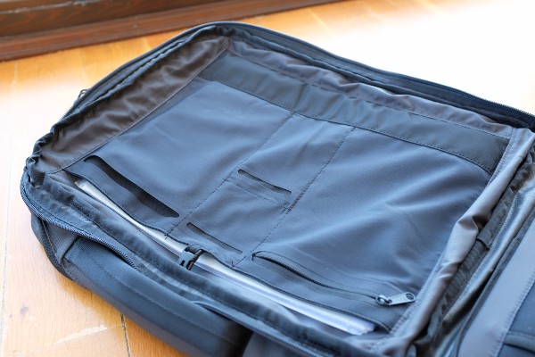 The daily bag contains a dedicated pocket just for documents