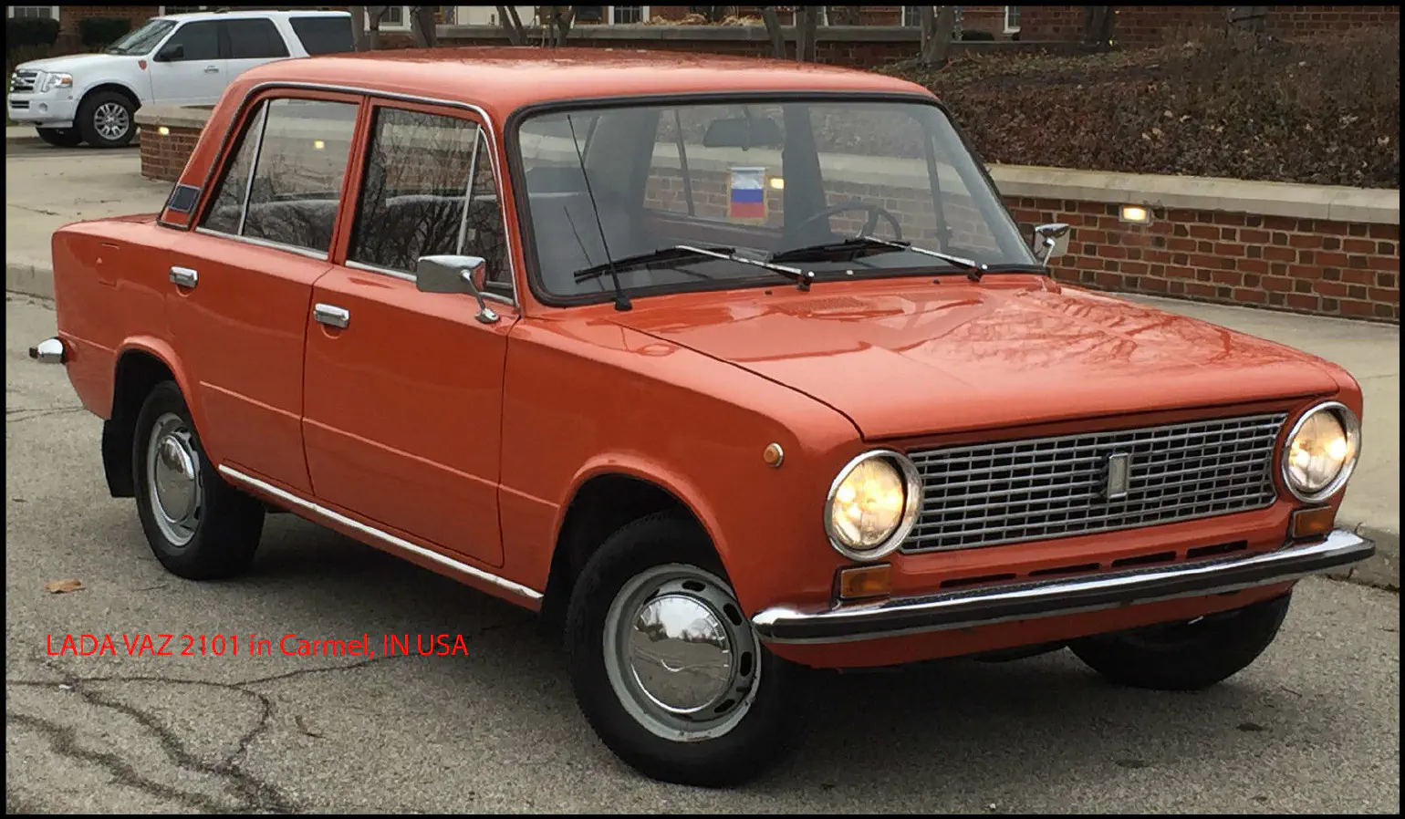 Picture of an old sovietic Landa car