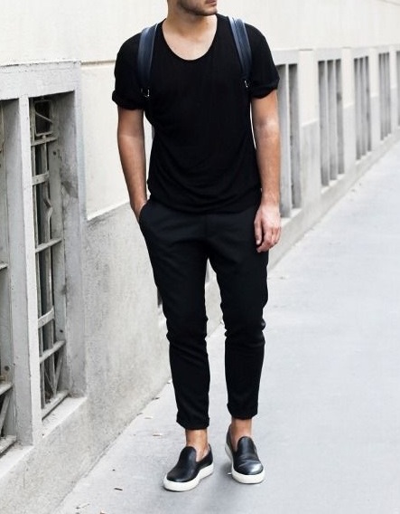 The Black Sneaker Outfits You Should Be Wearing