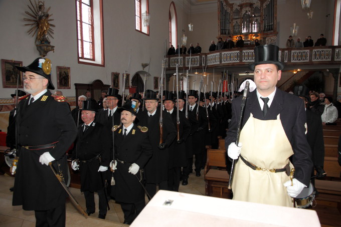 Die Soldaten kurz nach dem Einzug in die Kirche