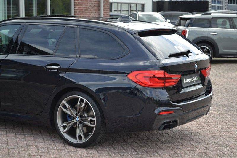 BMW 5 Serie Touring M550d xDrive 400pk Pano Standk ACC 20inch Adp-LED HUD afbeelding 22