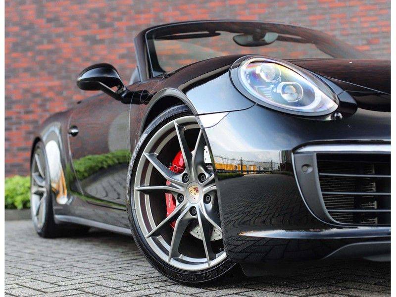 Porsche 911 Cabrio Carrera 4S *ACC*Bose*Chrono*Vierwielbesturing*Camera*Vol!* afbeelding 2