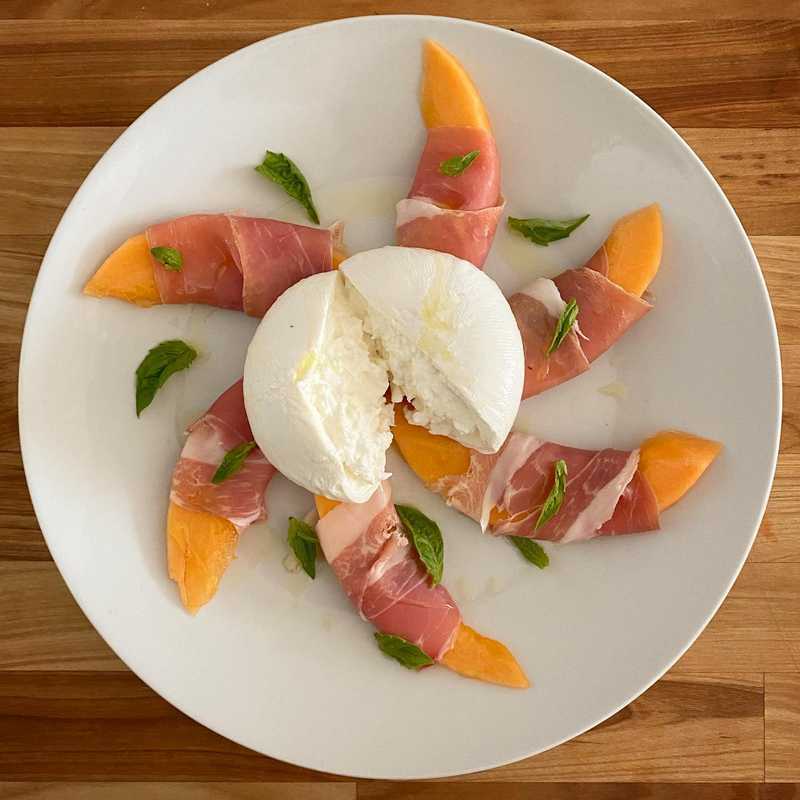 Appetizer art featuring @localrootsnyc cantaloupe and prosciutto/burrata from @sahadis - so glad the Atlantic Ave location is open again 🙌🏻