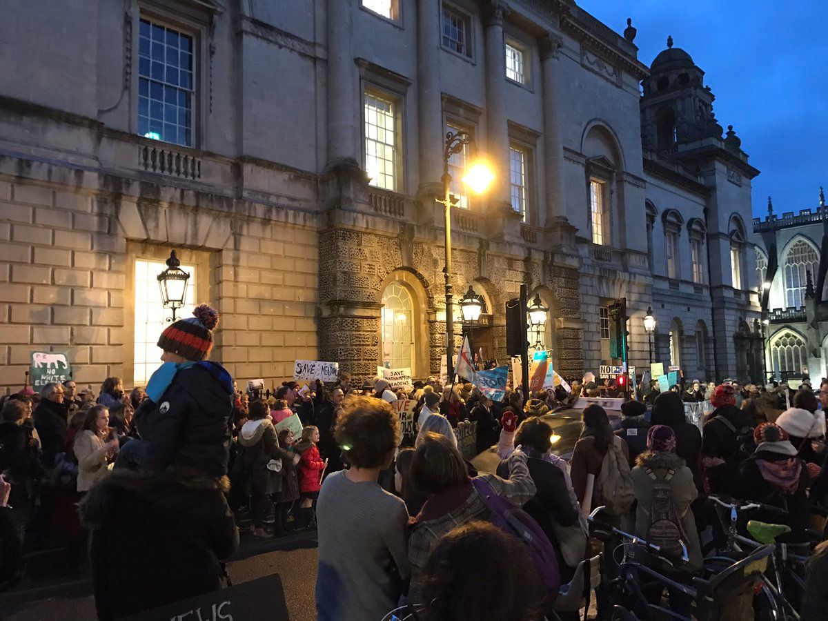 oh my god twitter doesn’t include alt text from images in their API