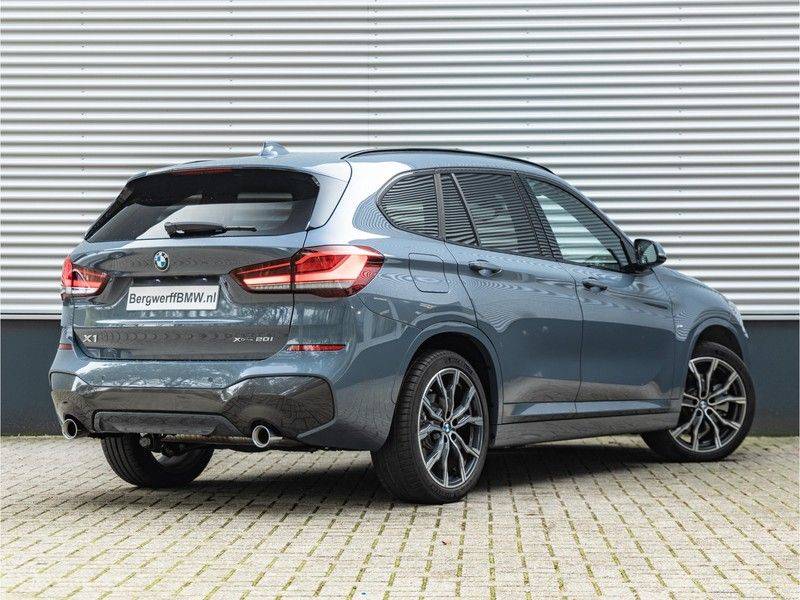 BMW X1 xDrive20i High Executive - M-Sport - Memoryzetel - Trekhaak - Panorama afbeelding 2