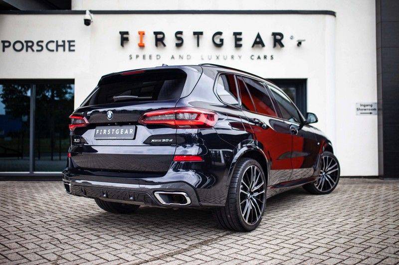 BMW X5 xDrive30d High Executive *M Pakket / Laser / Pano / HUD / Keyless / Trekhaak* afbeelding 2