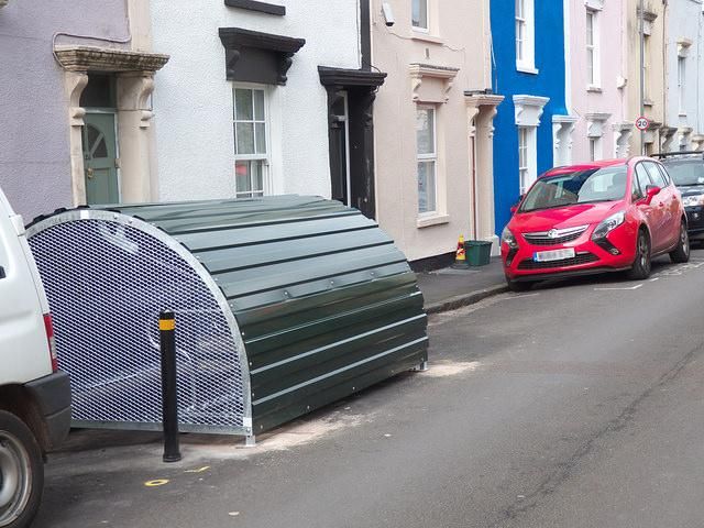 oh my god twitter doesn’t include alt text from images in their API