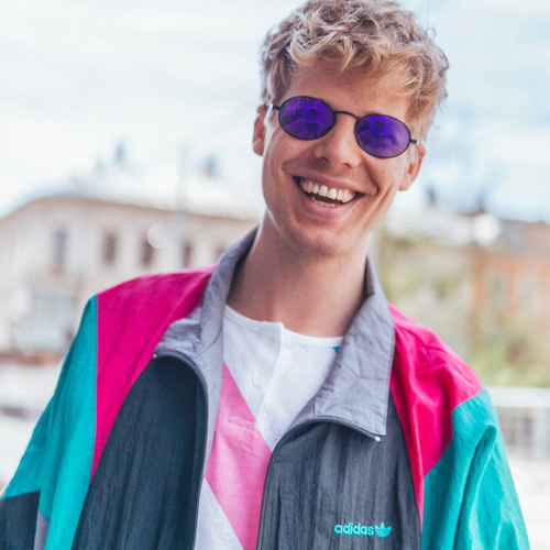 Vi nyter en deilig pinsehelg 🌞 Men på tirsdag er det tilbake til hverdagen, som er akkurat like herlig. 🤩 Vi har masse "nye" sommerklær - både for varme og for litt kjøligere dager. Vi sees på Olav Ryes 🌳🌺🌳🌸🌳 #vintagewear #vintage #vintageclothing #vintageadidas #streetstyle #urbanstyle #visitløkka